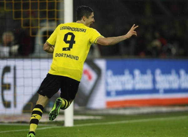  罗伊斯达成德甲三百场里程碑  