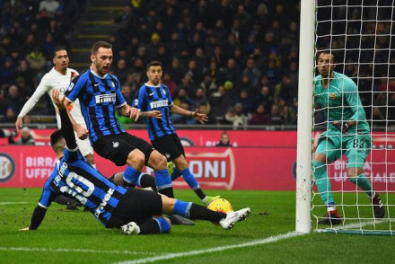  米兰德比平局收场双方憾失良机  