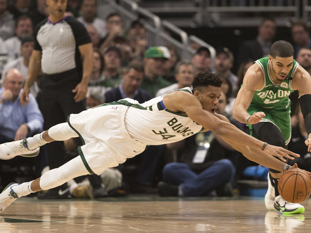  字母哥伤退雄鹿主场不敌绿军  